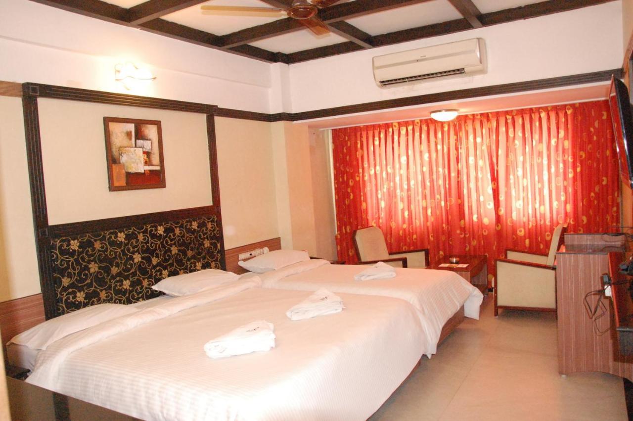 Hotel Blue Star Коимбаторе Екстериор снимка