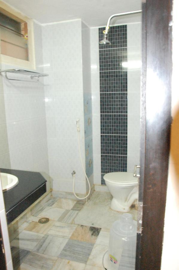 Hotel Blue Star Коимбаторе Екстериор снимка