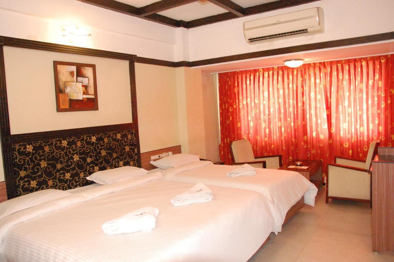 Hotel Blue Star Коимбаторе Екстериор снимка