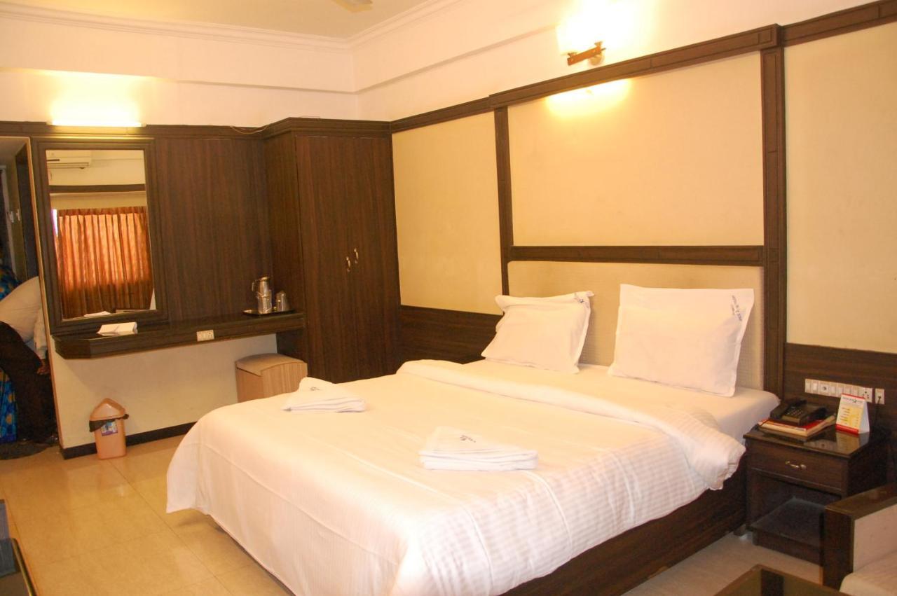Hotel Blue Star Коимбаторе Екстериор снимка