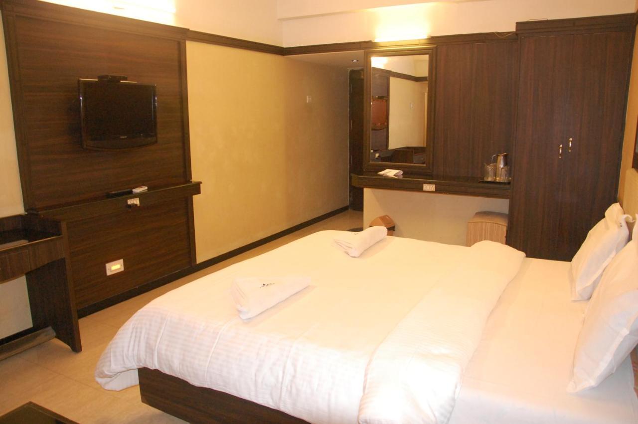 Hotel Blue Star Коимбаторе Екстериор снимка