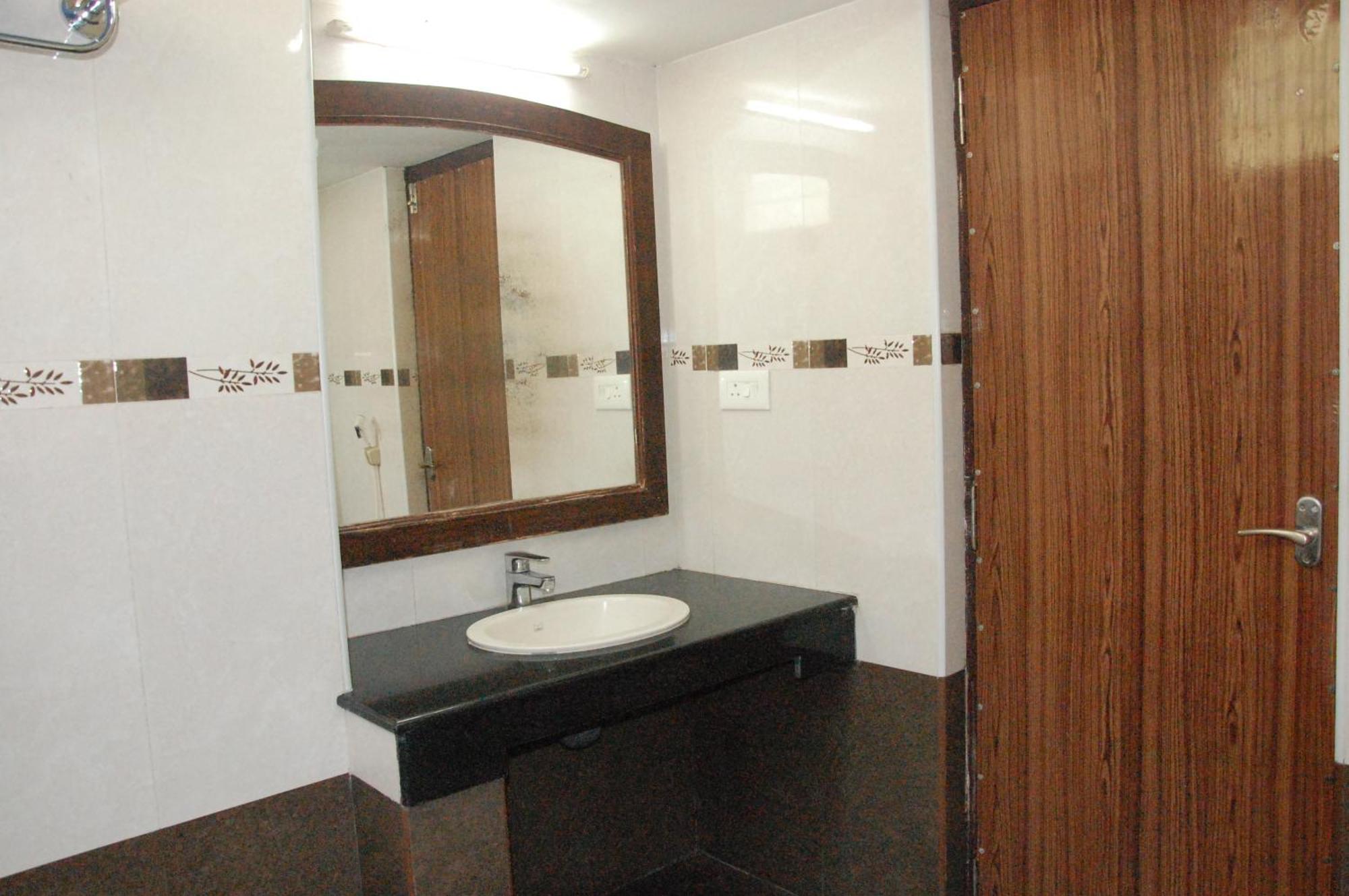 Hotel Blue Star Коимбаторе Екстериор снимка