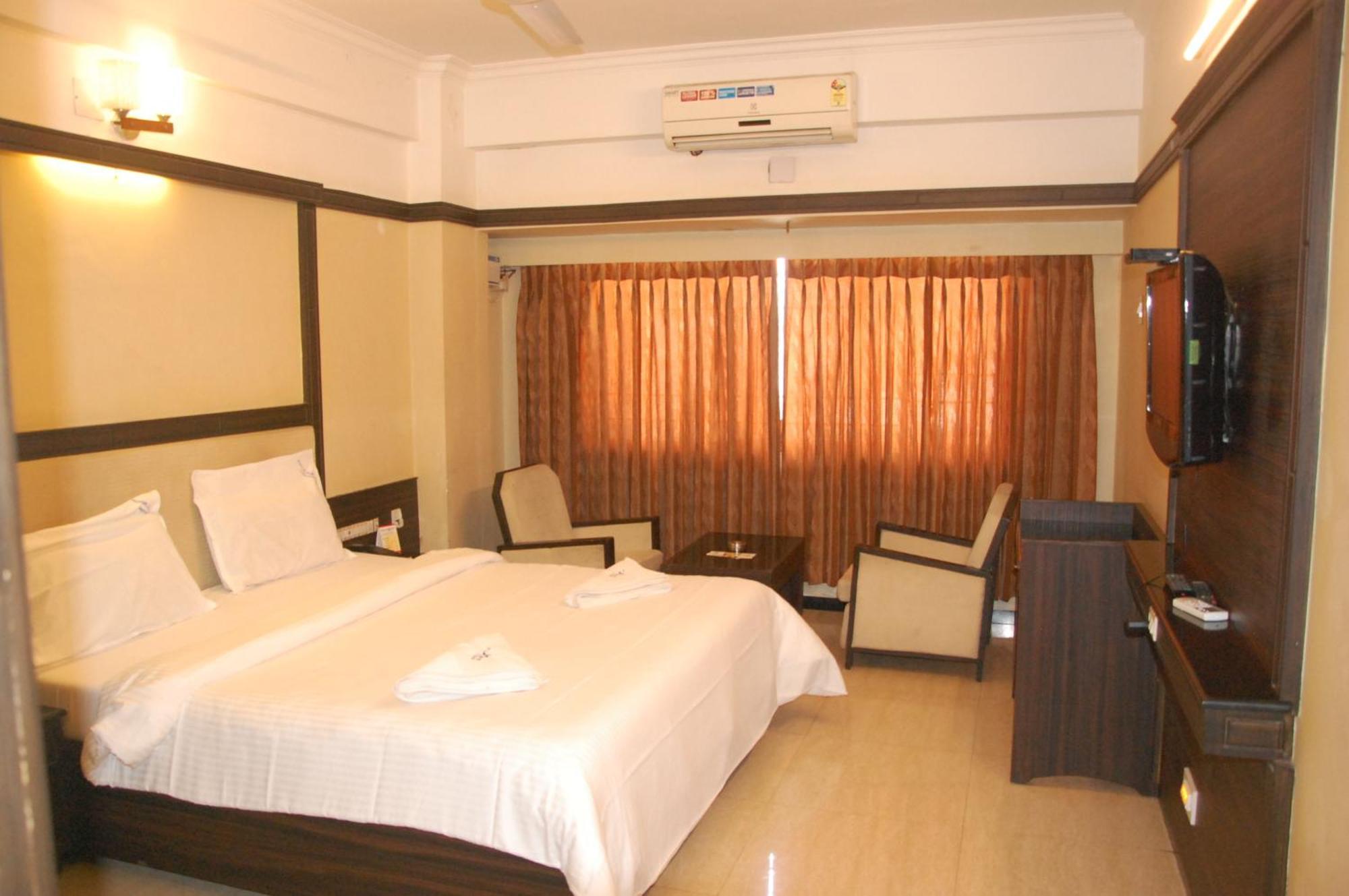 Hotel Blue Star Коимбаторе Екстериор снимка