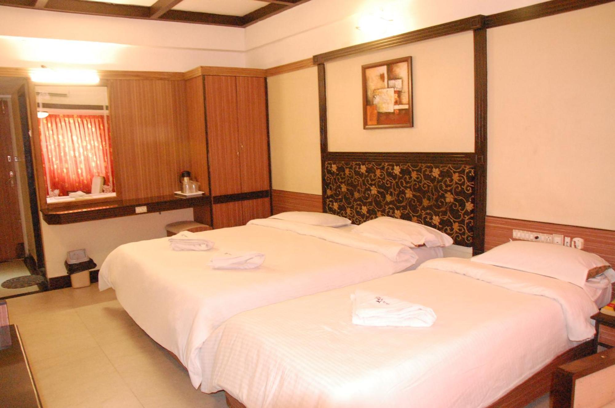 Hotel Blue Star Коимбаторе Екстериор снимка